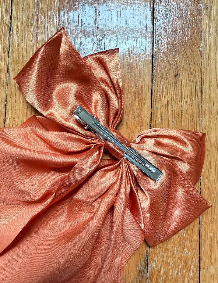 Alex Warren "Finding Family on the Road" Concert Hair Bow
